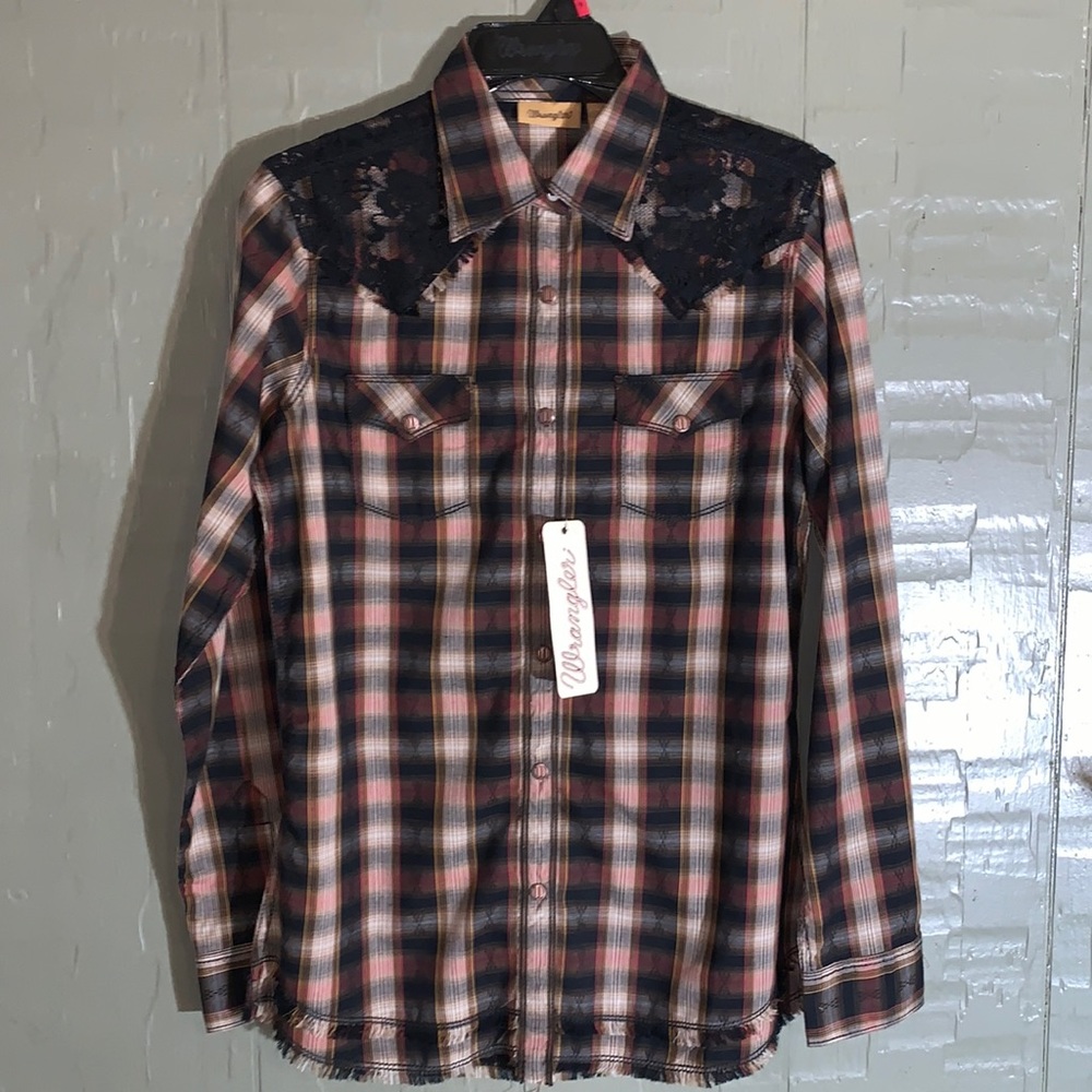 Ladies WRANGLER BUTTON UP SHIRT WITH LACE, SIZE SMALL FITS LIKE MEDIUM NWT